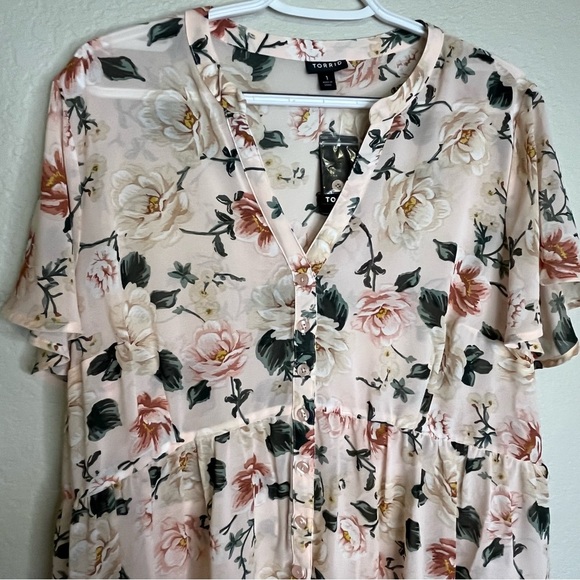 NWT Torrid Peach Floral Button Down Long High Low Blouse 1X (Torrid Size 1) - Picture 3 of 15